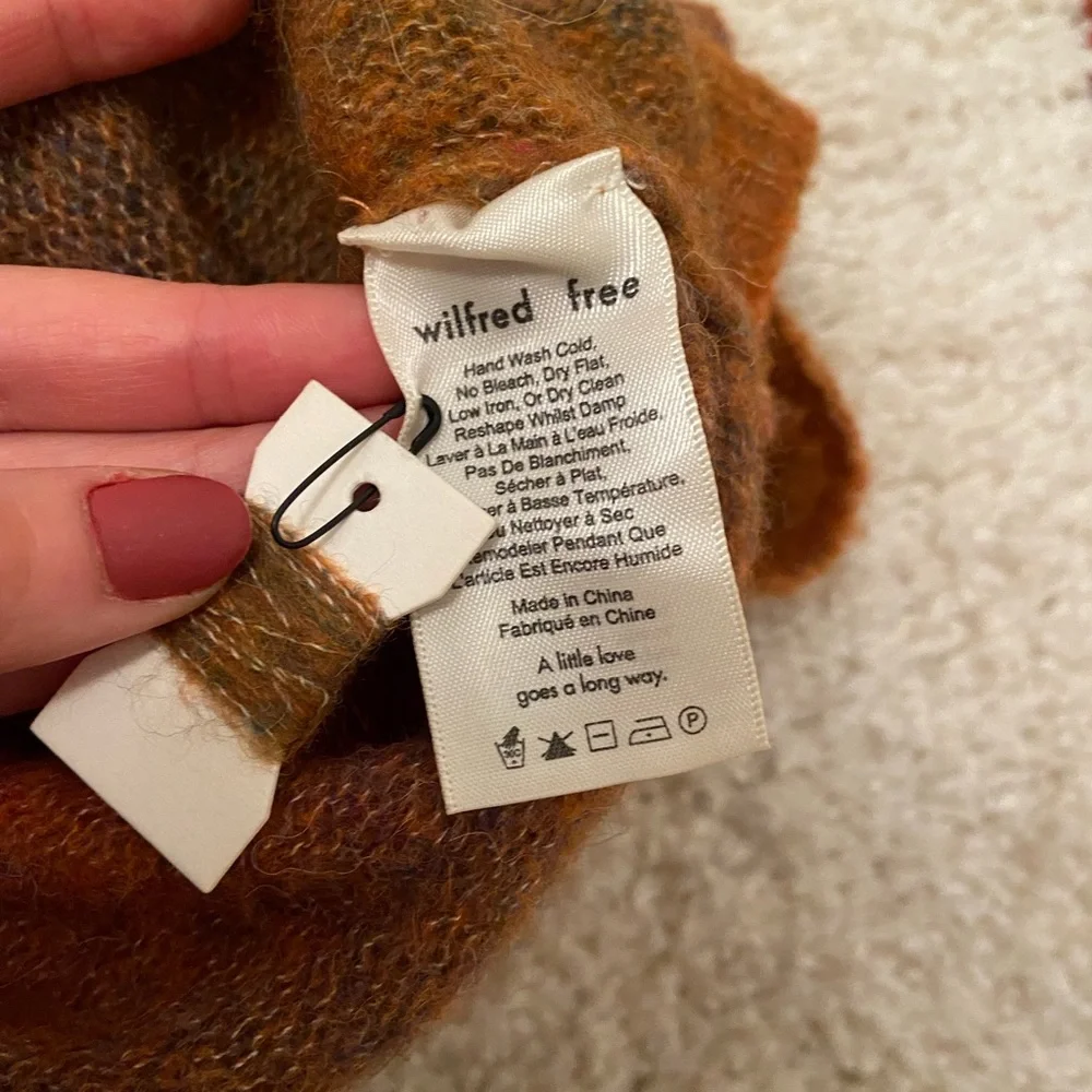 Aritzia Cosmic Sweater - Picture 5 of 5